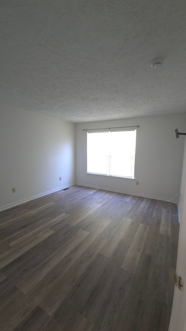 Building Photo - North Pointe 3 bedroom, 2.5 bath interior townhome