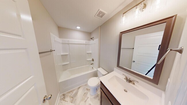 Building Photo - 3 bedrooms almost brand new house