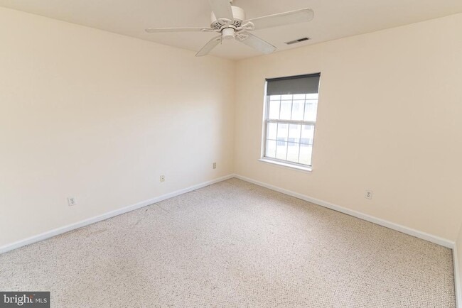 Building Photo - 3500 Sanibel Cir