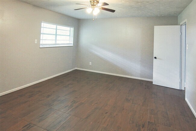 Building Photo - 3202 Birch Creek Dr