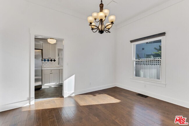 Building Photo - 6117 Glen Holly St