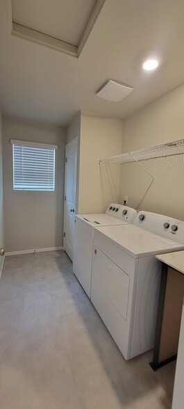 Building Photo - 1152 SW Pendleton Way