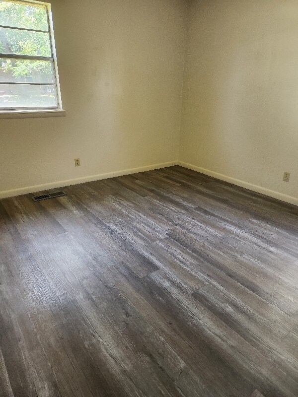 Building Photo - 1108 Southview Ln