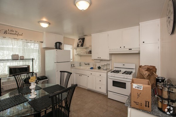 Building Photo - 2328 Virginia Ave