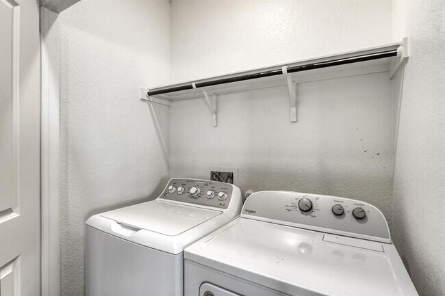 Building Photo - 385 Geode Glen