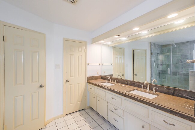 Building Photo - 6906 Pebble Beach Dr