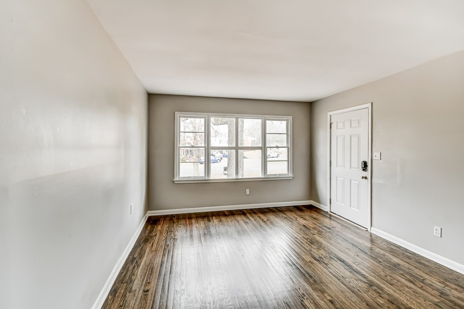 Building Photo - 8437 9th Ave S