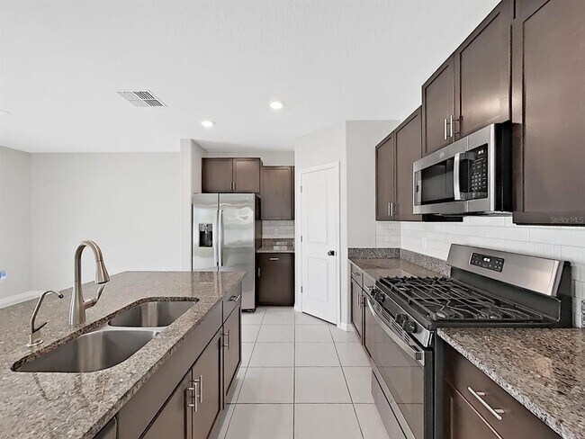 Building Photo - 10330 Blue Plume Ct