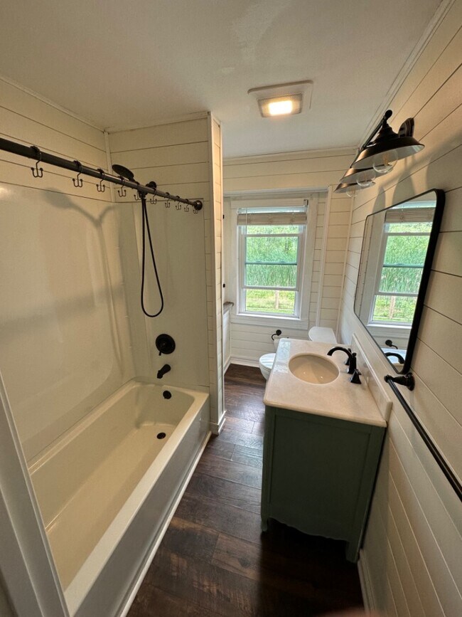 Building Photo - 161 Walnut St