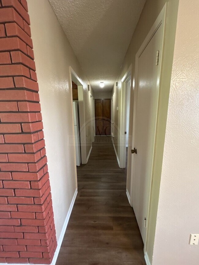 Building Photo - 607 Spoke Dr