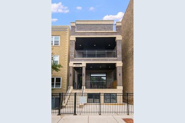 Primary Photo - 1841 N Sheffield Ave