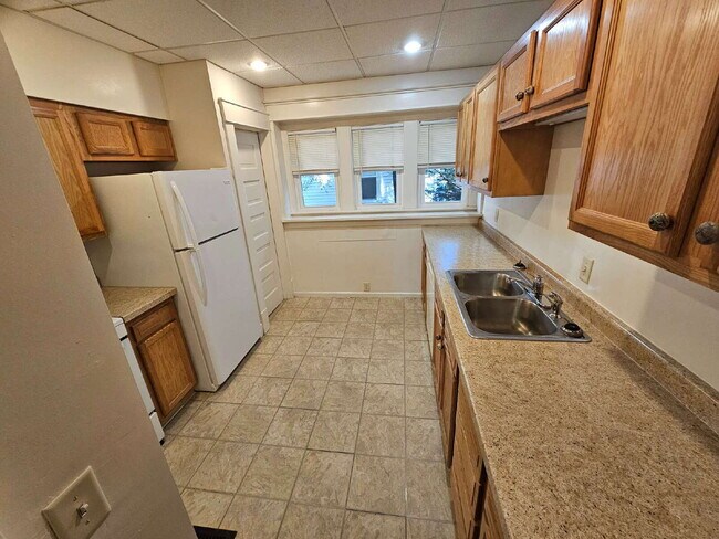 Building Photo - Cute and Cozy Main Level 2 Bedroom 1.5 Bath