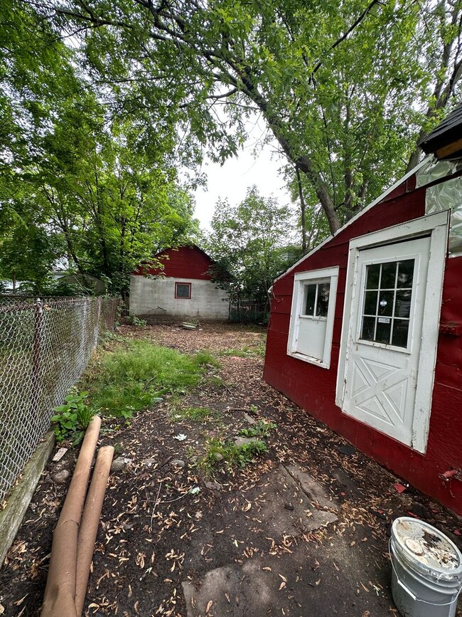 Building Photo - Spacious Single Family Home Ready for Rent...