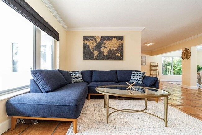 Building Photo - 2101 NE 15th St