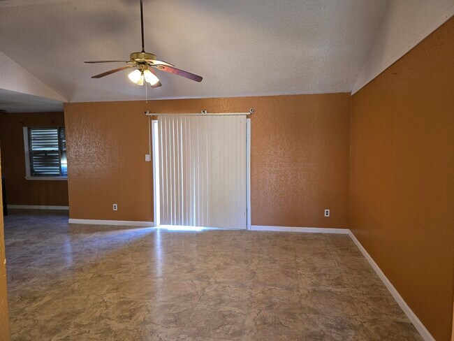 Building Photo - 7218 Oriole St