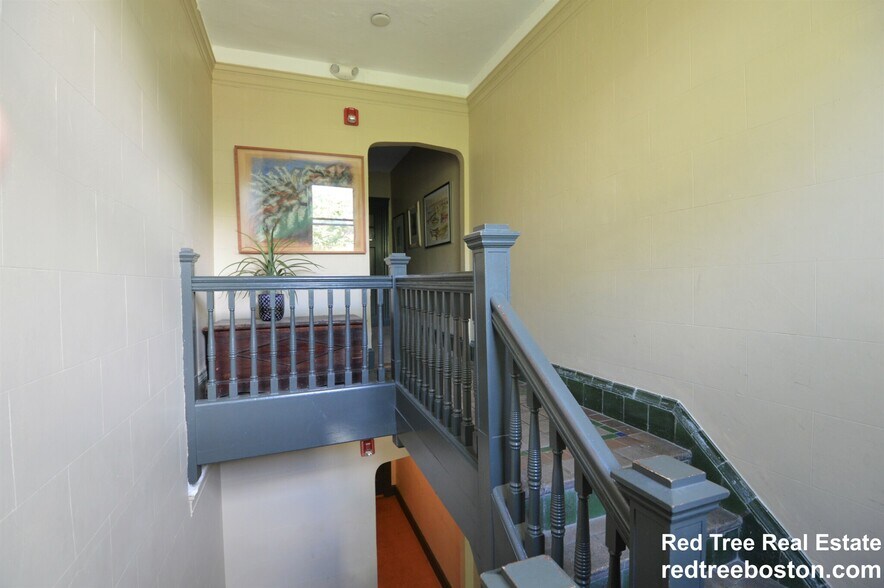 Building Photo - 74 Egmont St