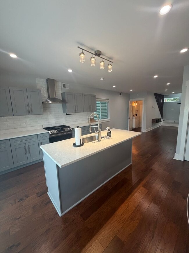 Building Photo - Lawrenceville 3 Bed, 2.5 Bath House with Parking for Lease July 1!