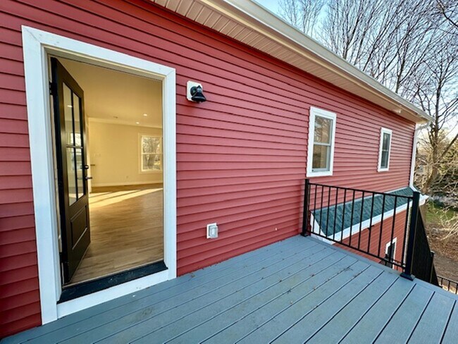 Building Photo - 48 Cedar St