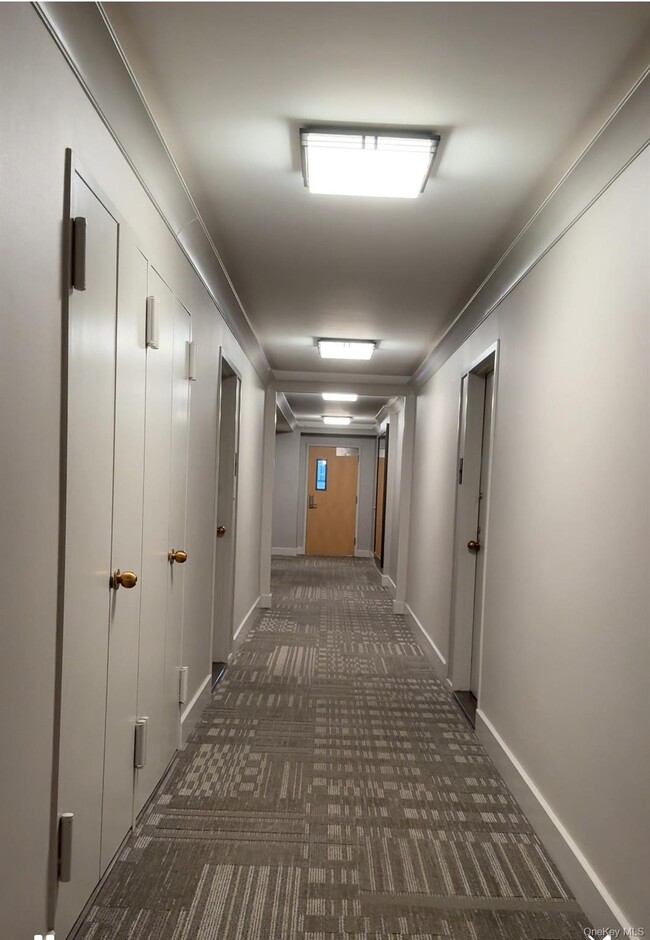 Building Photo - 275 W 96th St