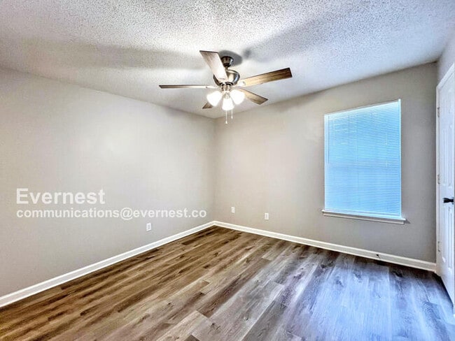 Building Photo - 494 Shady Grove Dr