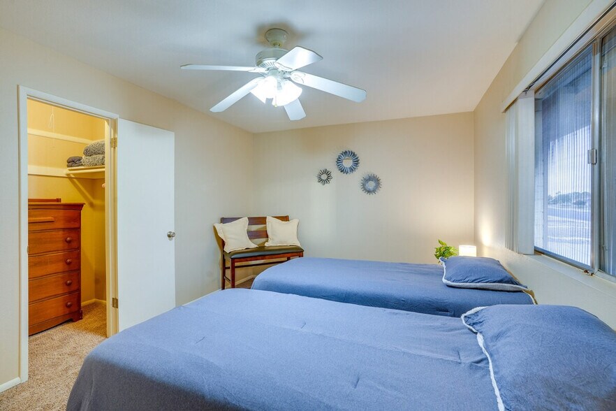 Building Photo - 11662 N Hacienda Dr