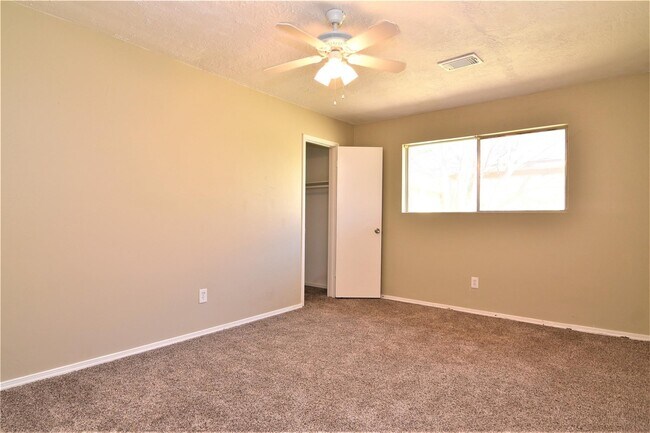 Building Photo - 3907 Almington Ln