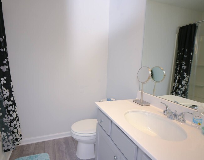 Building Photo - 2924 Ridgeview Dr SW