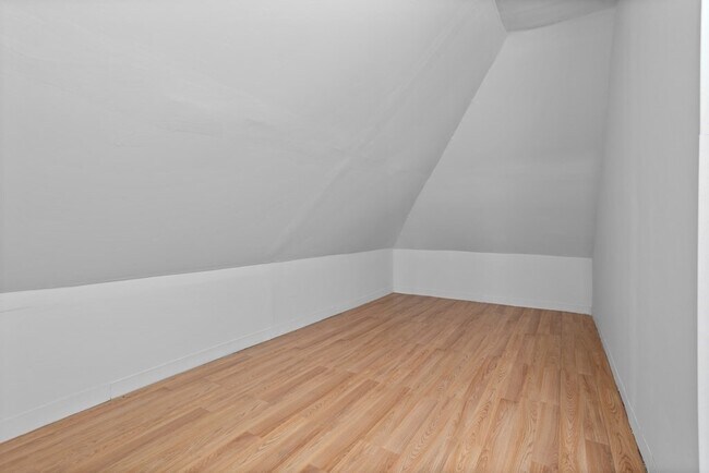 Building Photo - 327 Ashmont St