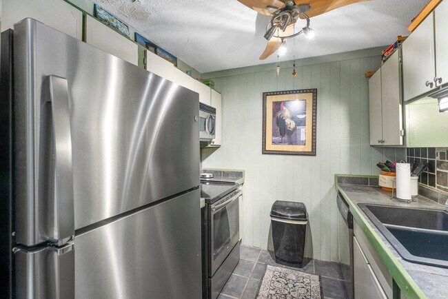 Building Photo - 323-3C7 Laurens St SW