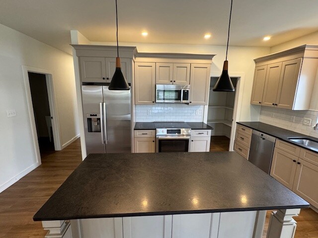 Building Photo - 802 Fritz Ave