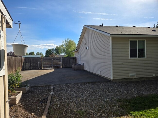 Building Photo - Charming 3-Bedroom Home with RV Parking & Spacious Backyard in Rathdrum