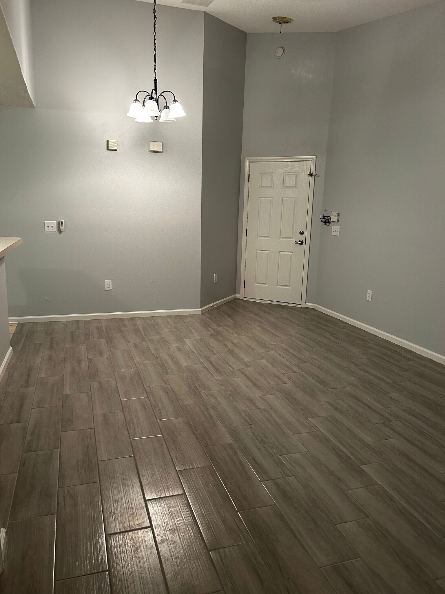 Building Photo - 9690 Amarante Cir