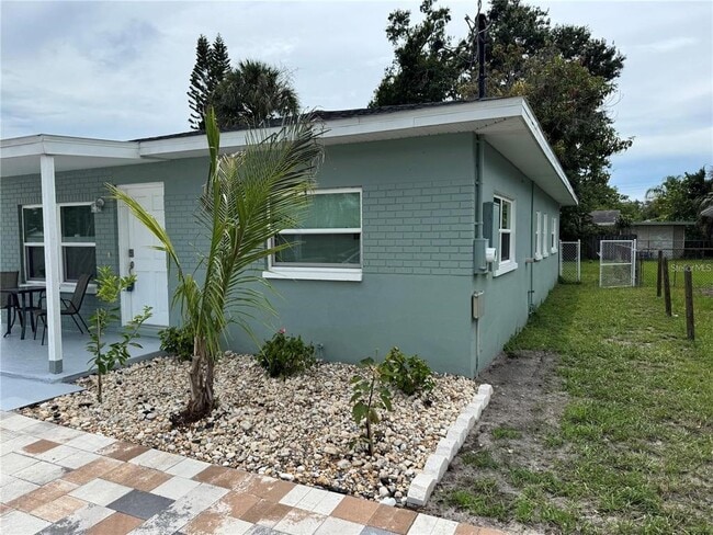 Building Photo - 206 N Himes Ave