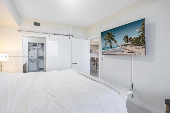 Building Photo - 16385 Biscayne Blvd