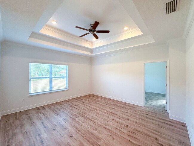 Building Photo - Single story 4 bedroom 2 bath home in Pres...
