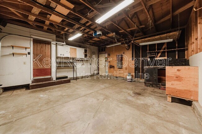 Building Photo - 1498 S Bahama St
