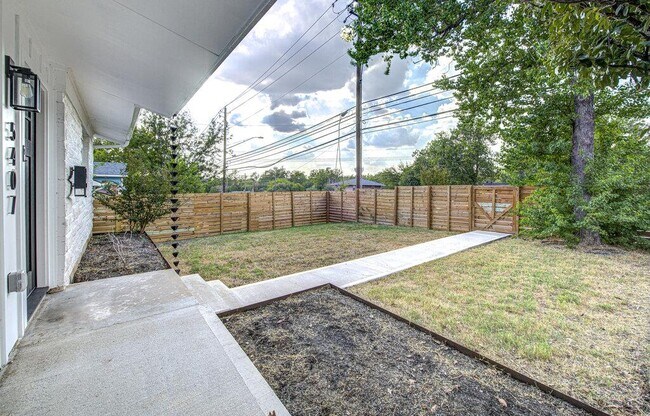 Building Photo - 5407 Manor Rd