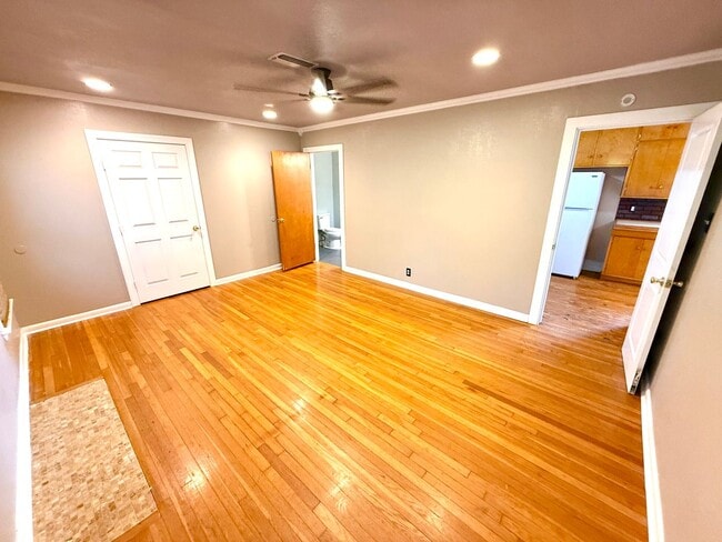 Building Photo - **APPLICATION RECEIVED** *MOVE IN SPECIAL* Gated Home With Hill Country Living Just Minutes From ...