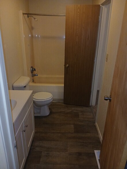 Building Photo - 4301 Yorkshire Dr