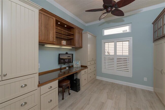 Building Photo - 208 Somerset Ct