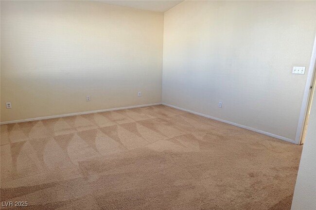 Building Photo - 9300 Cool Creek Ave