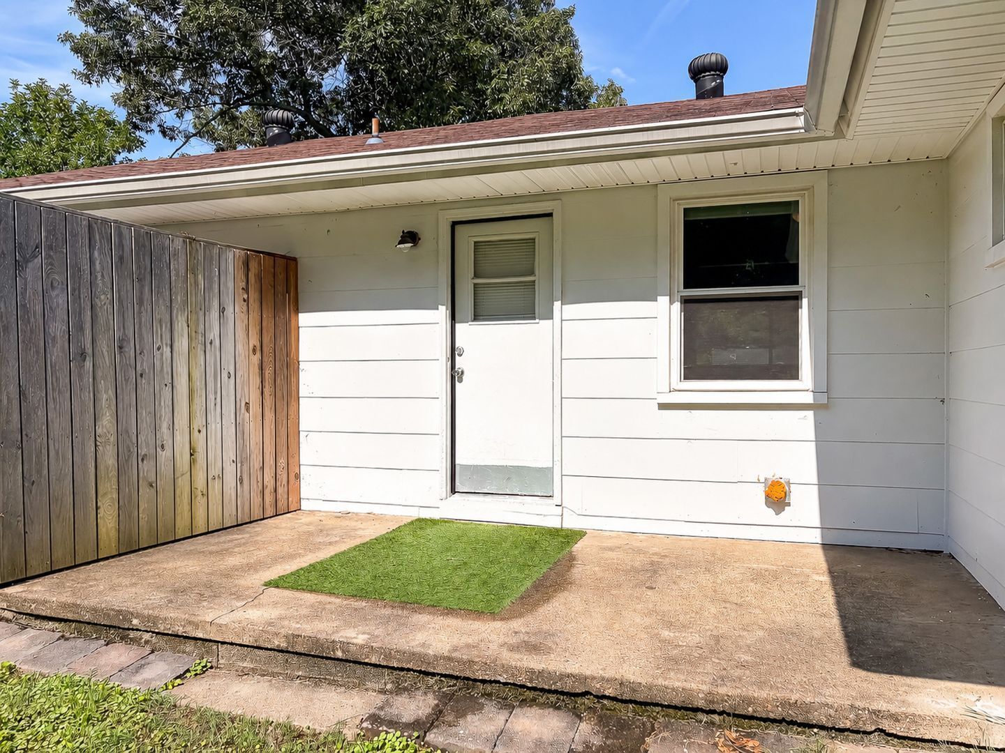 Building Photo - 1720 S Seminole Dr