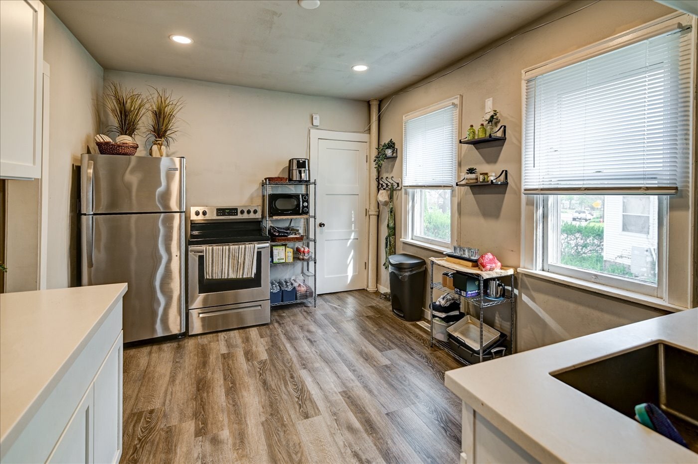 Building Photo - 205 S Fair Oaks Ave