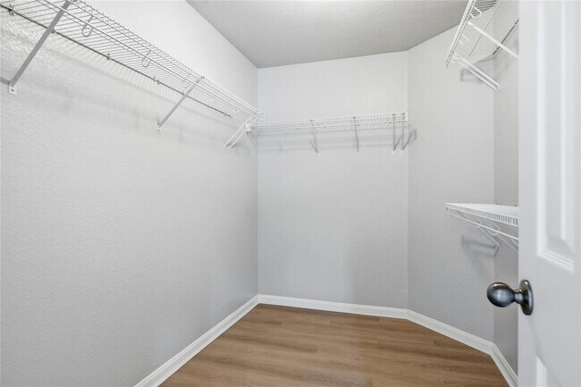 Building Photo - 4410 Meadowside Ln