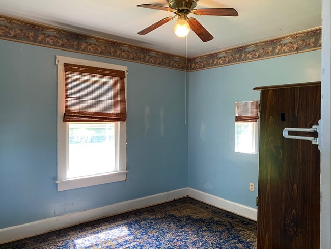 Building Photo - 1259 Queen St