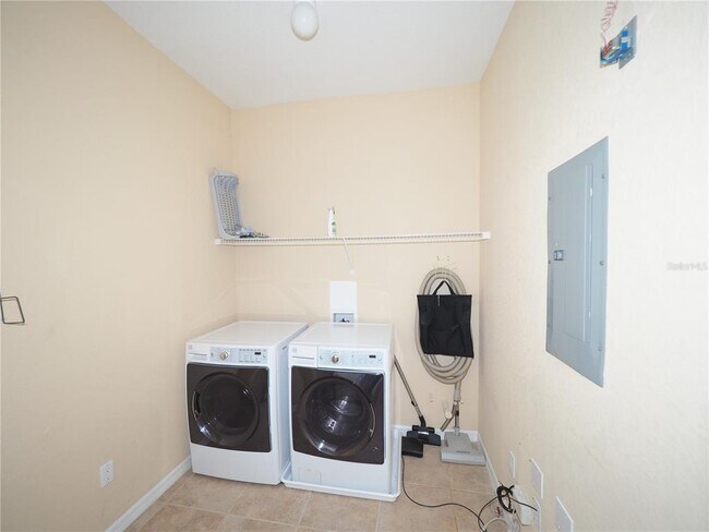Building Photo - 408 Triano Cir