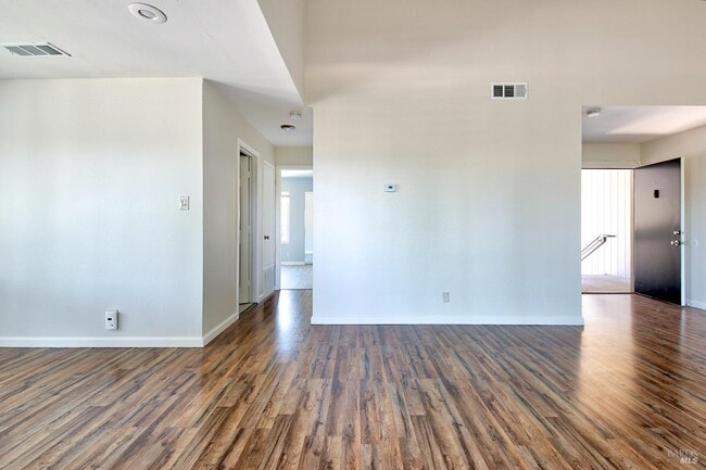 Building Photo - 355 Parkview Terrace