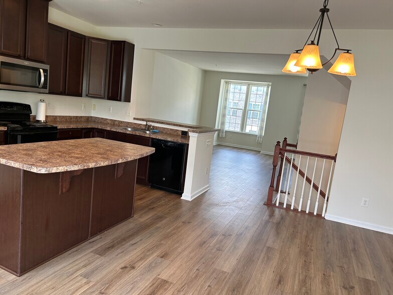 Kitchen -upgraded floor - 1280 Rannoch Ln