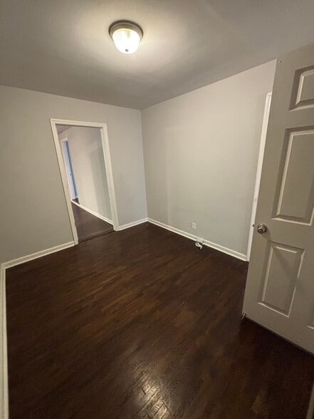 Building Photo - 627 Rowan Dr