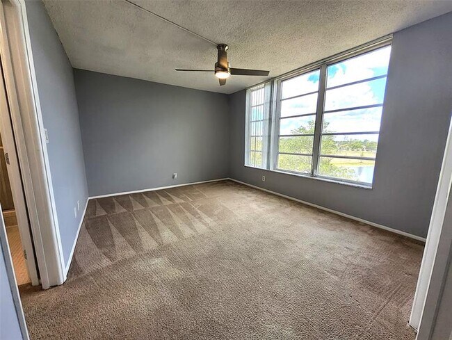 Building Photo - 3090 N Course Dr